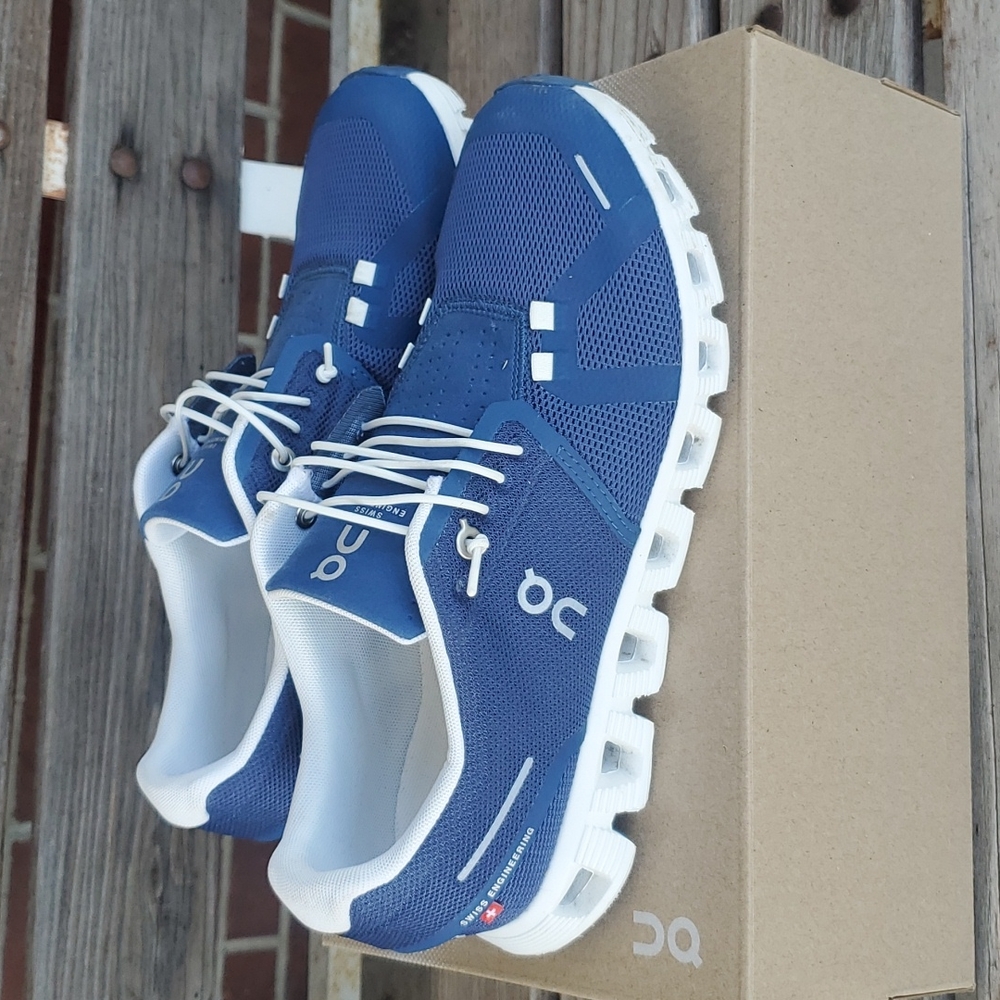 On Cloud 5 Women's Size 9 Shoes